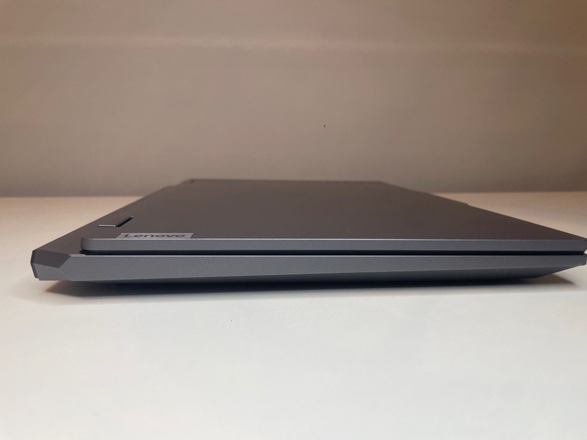 Lenovo LOQ 15AHP9left