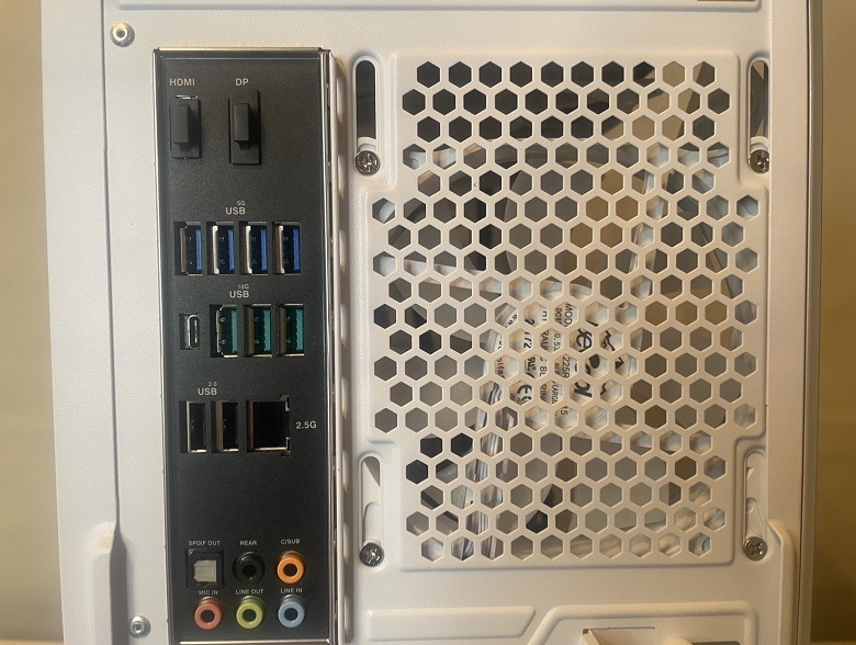 NEXTGEAR-Fulltower-backiopanel